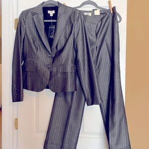 Ann Taylor Loft suit NWT size 4 (pants 4P)